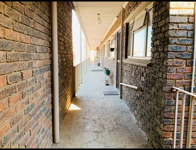 3 BEDROOM FLAT FOR SALE IN VEREENIGING CENTRAL